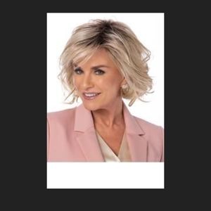 NWT Toni Brattin "ALLURING" in Light Blonde.🥰